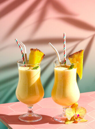 How to Make a Frozen Piña Colada