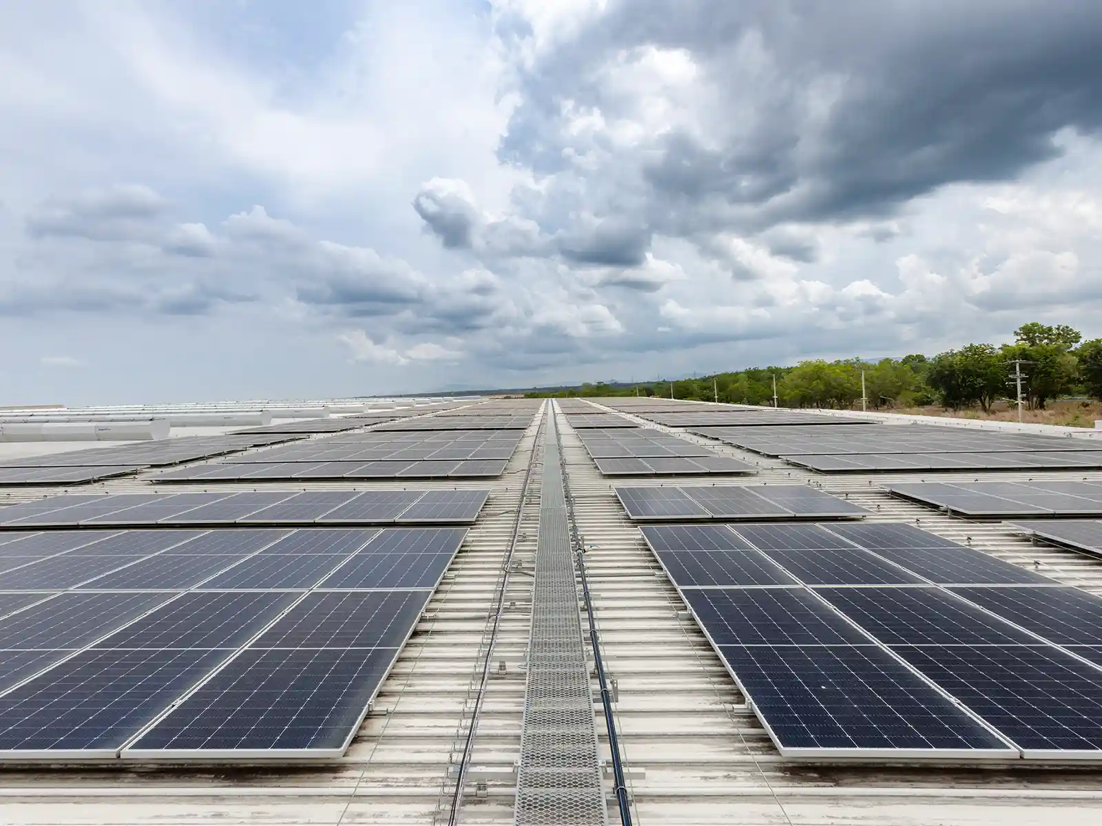 <p><strong>Sustainable production.</strong> Our commitment.</p>
