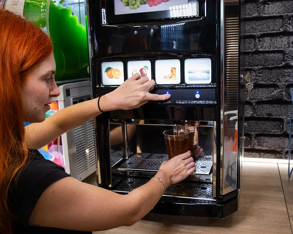 dispensing-fresh-cola-drink-from-a-4Juice-SPM-1000x800