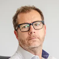 06_Male-employee-with-eyeglasses-SPM-200x200