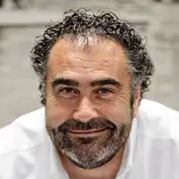 07_Smiling-male-employee-portrait-SPM-200x200