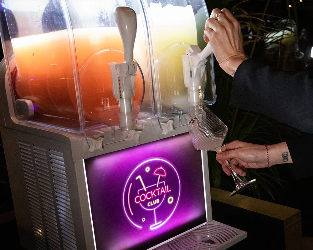 serving-frozen-cocktails-at-a-party-SPM-1000x800