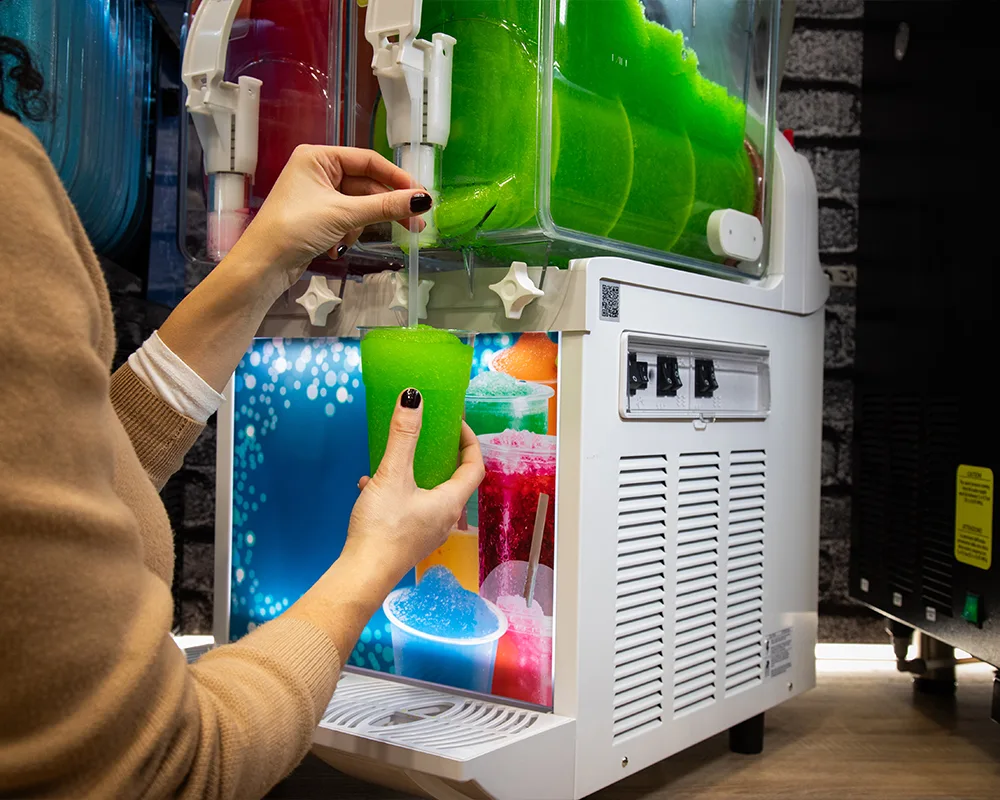 slush-machine-product-dispensing-with-consistency-adjustment-and-optimized-overnight-storage-SPM-1000x800